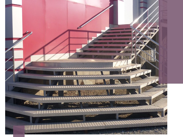 Лестницы для магазина в Кирове-Чепецке — изготовление и монтаж