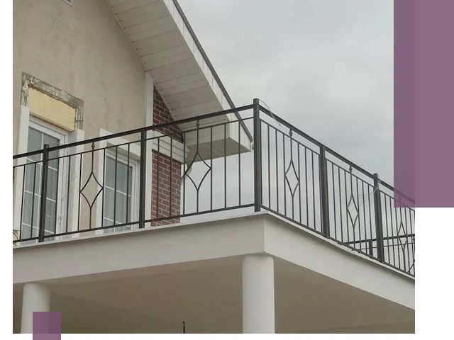 Изготовление балконных ограждений в Кирове-Чепецке из металла и стекла