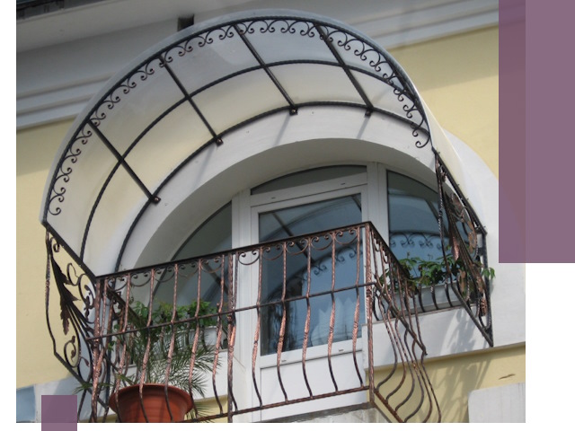 Козырьки над балконом в Кирове-Чепецке — изготовление и монтаж